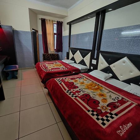 Aashirwad Hotel Катра Экстерьер фото