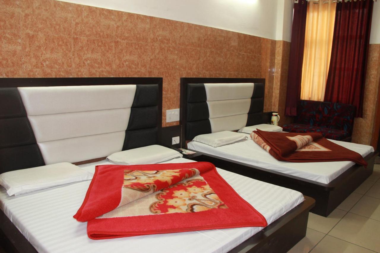 Aashirwad Hotel Катра Экстерьер фото